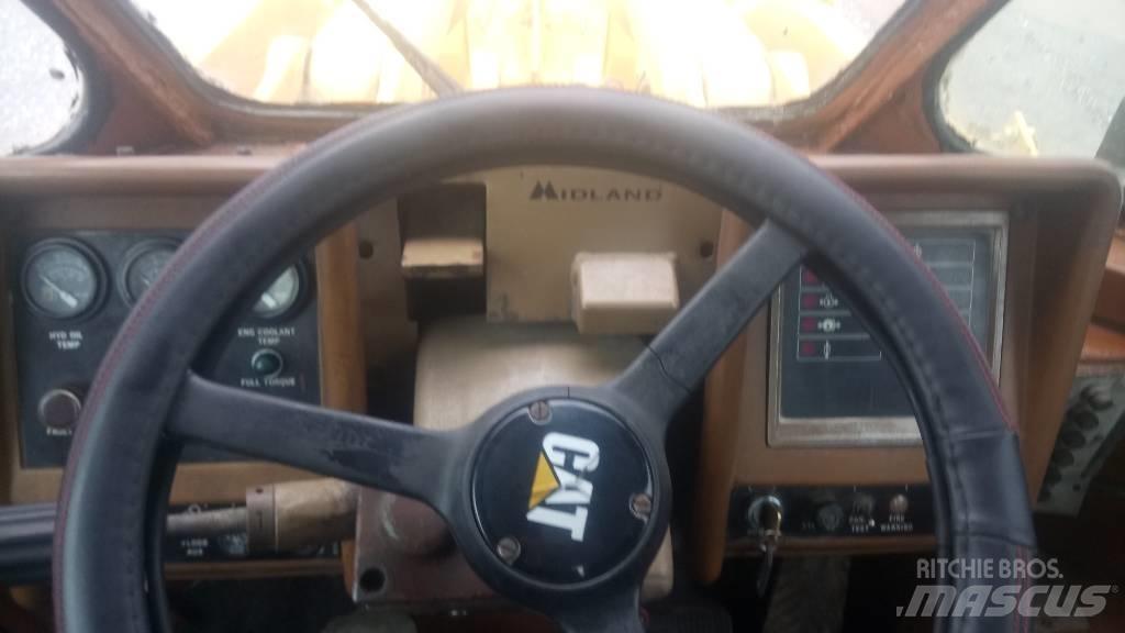 CAT 988B Gumikerekes homlokrakodók