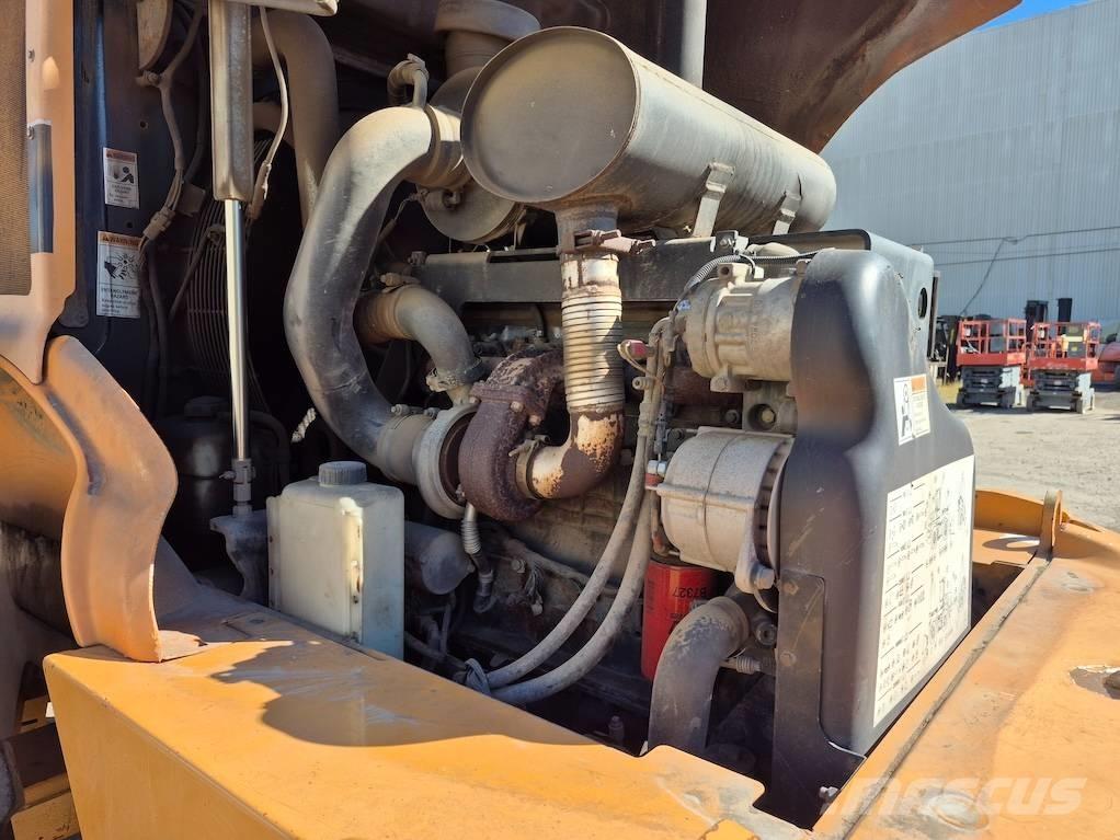 CASE 721 E Gumikerekes homlokrakodók