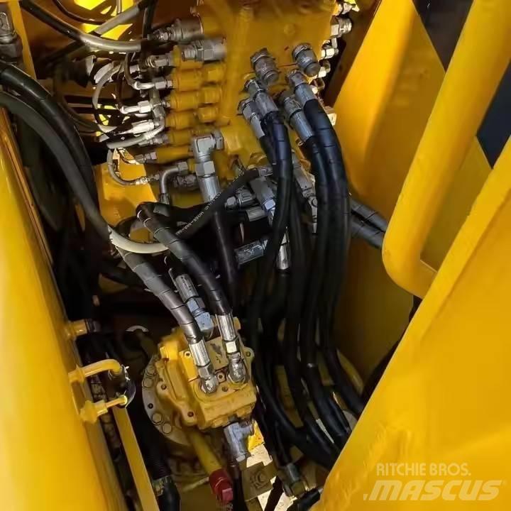 Komatsu PC130 Lánctalpas kotrók