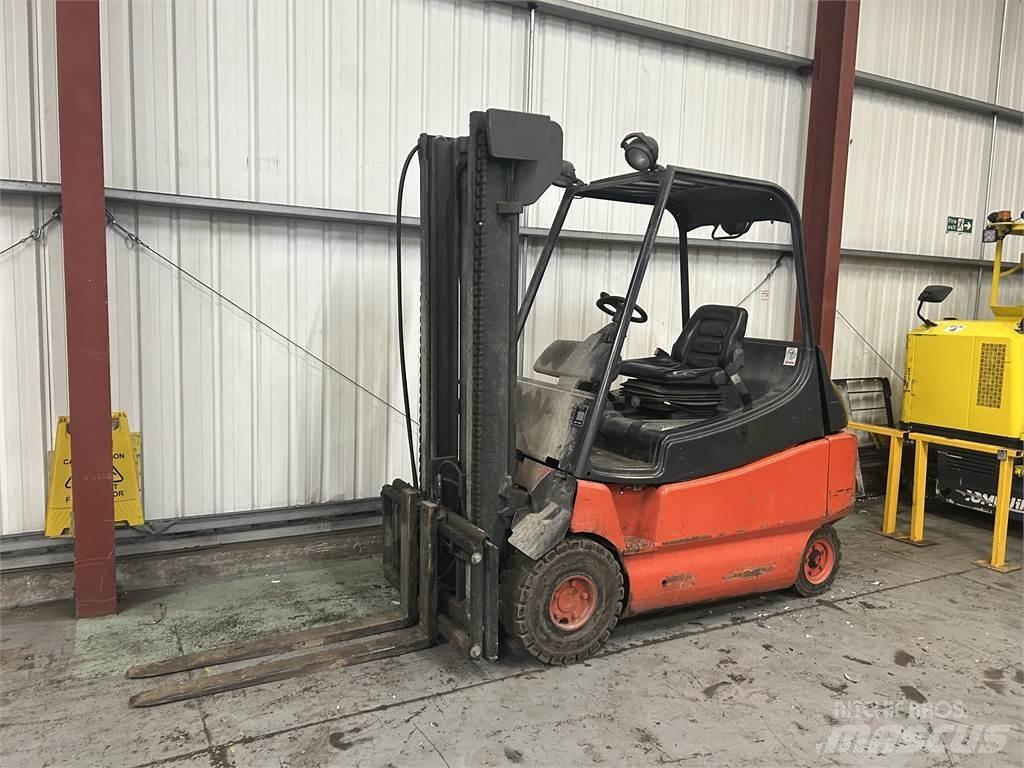 Linde E30-02 Elektromos targoncák