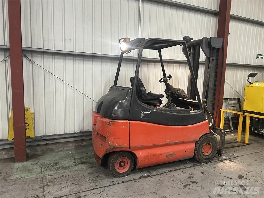 Linde E30-02 Elektromos targoncák