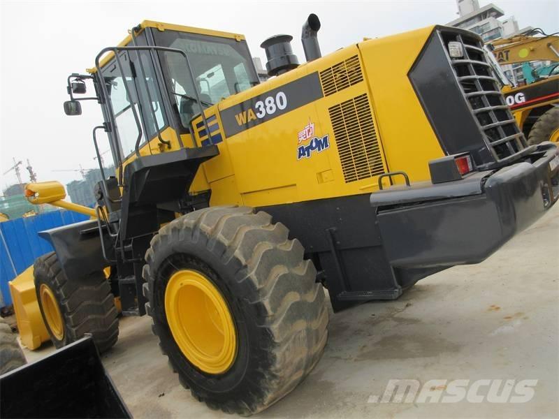 Komatsu WA 380 Gumikerekes homlokrakodók