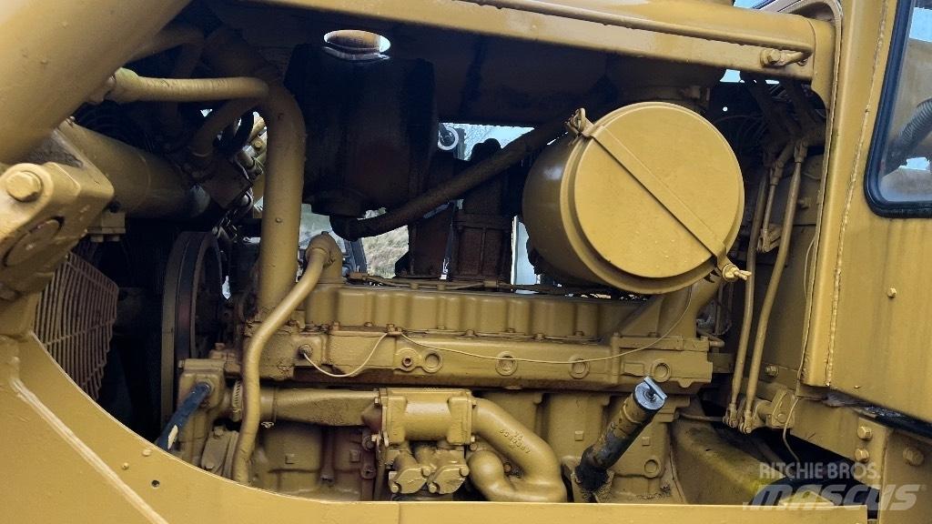 CAT D7 with ripper lánctalpas dózerek