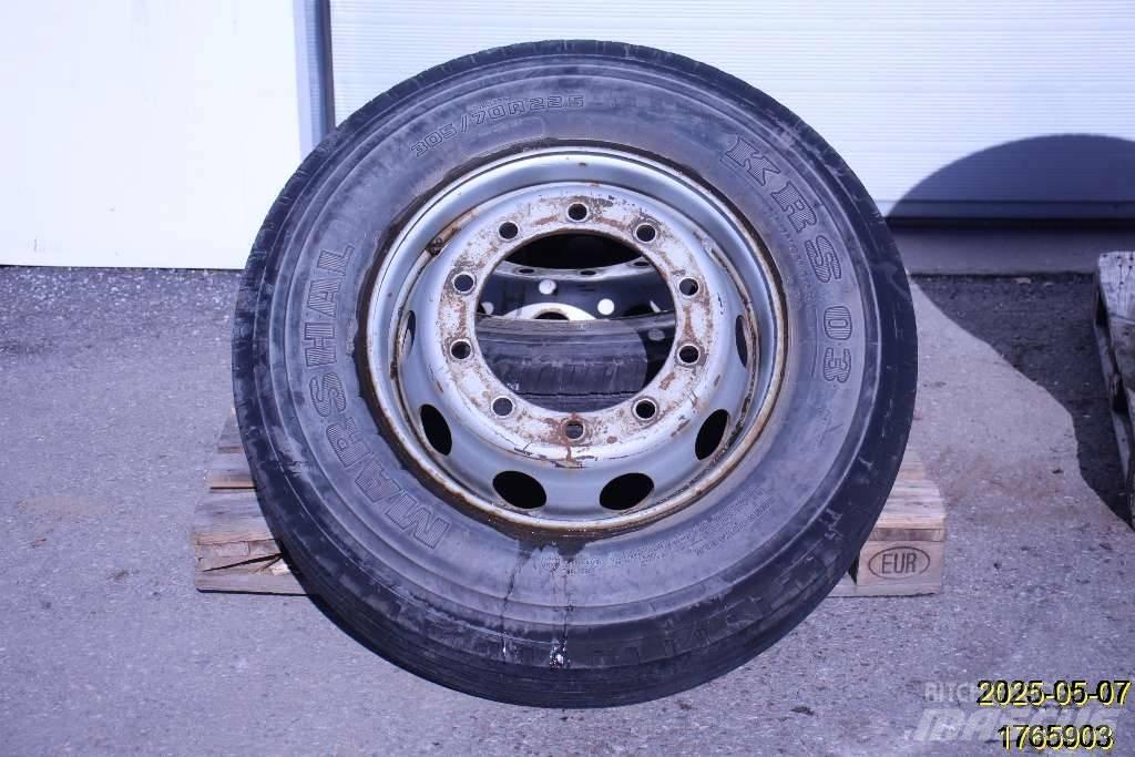  Marshal KRS 03 Gumiabroncsok, kerekek és felnik