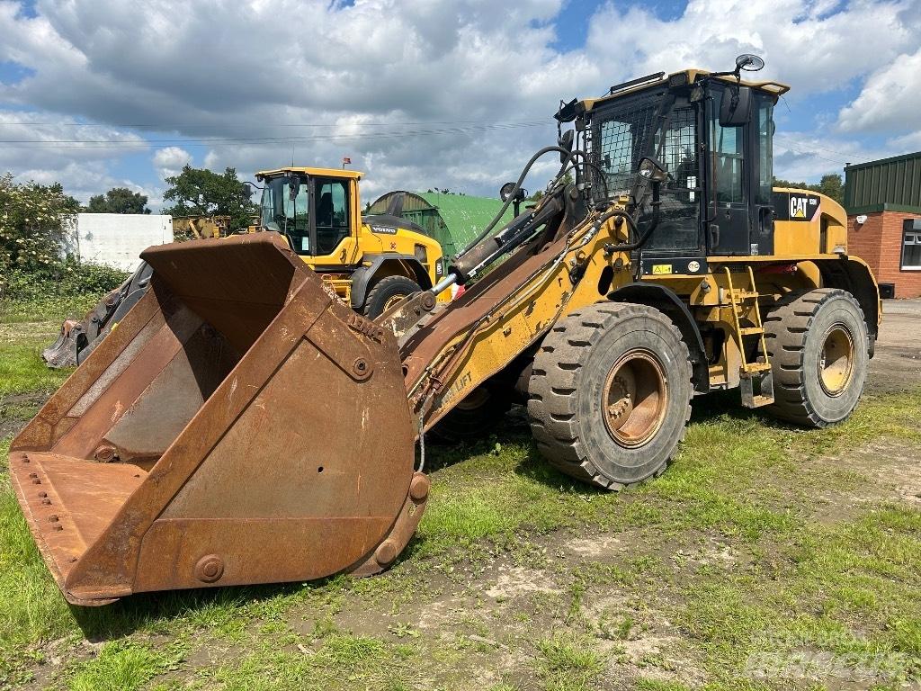 CAT 930H Gumikerekes homlokrakodók