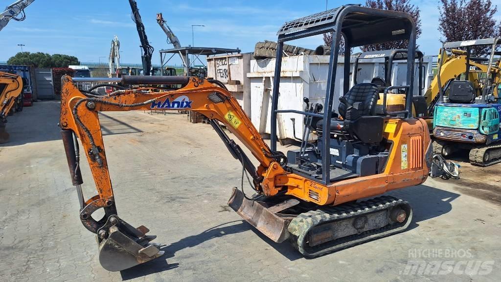 Hanix H15B-2 Mini kotrók < 7t