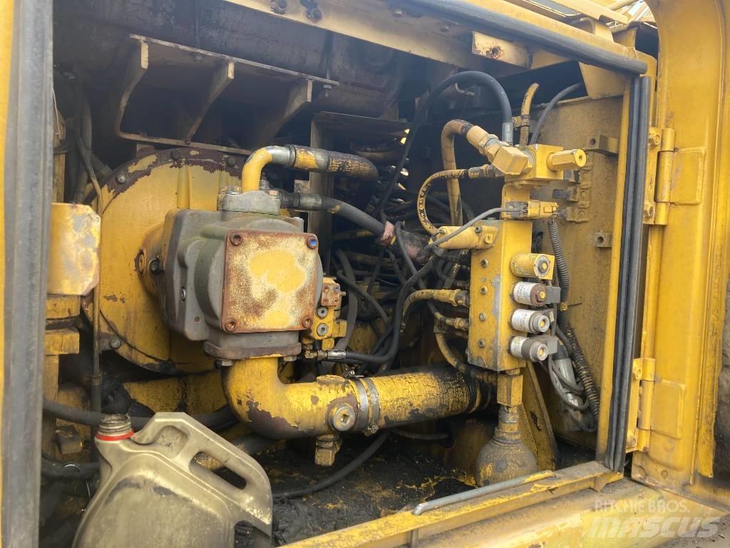 Komatsu PW 170 Gumikerekes kotrók