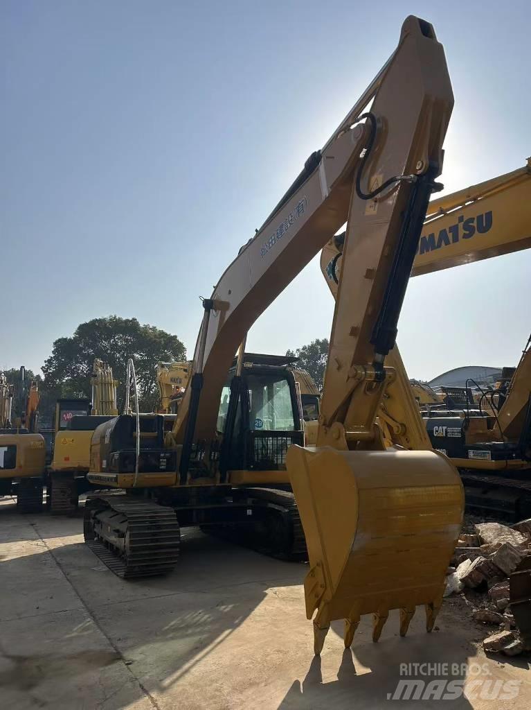 CAT 320D2 Lánctalpas kotrók