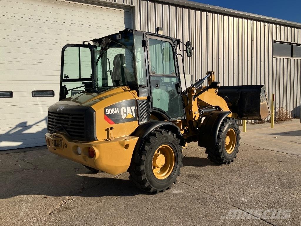 CAT 908m Gumikerekes homlokrakodók
