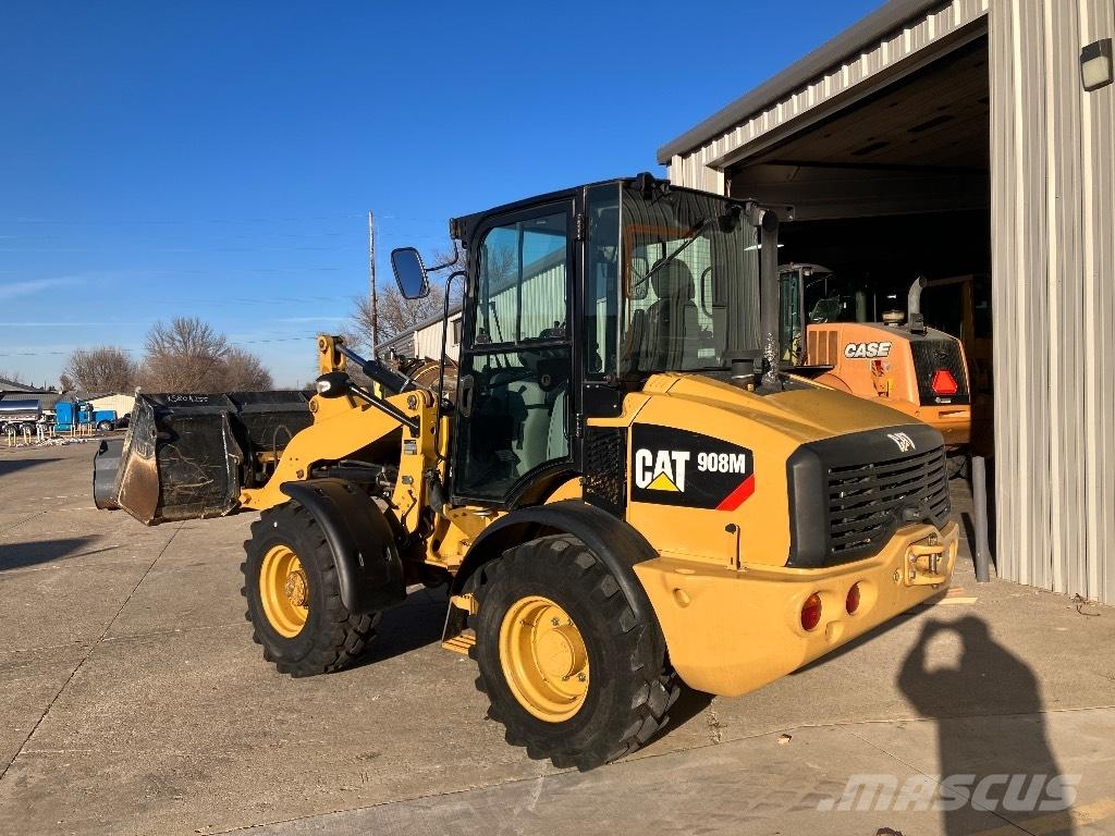 CAT 908m Gumikerekes homlokrakodók