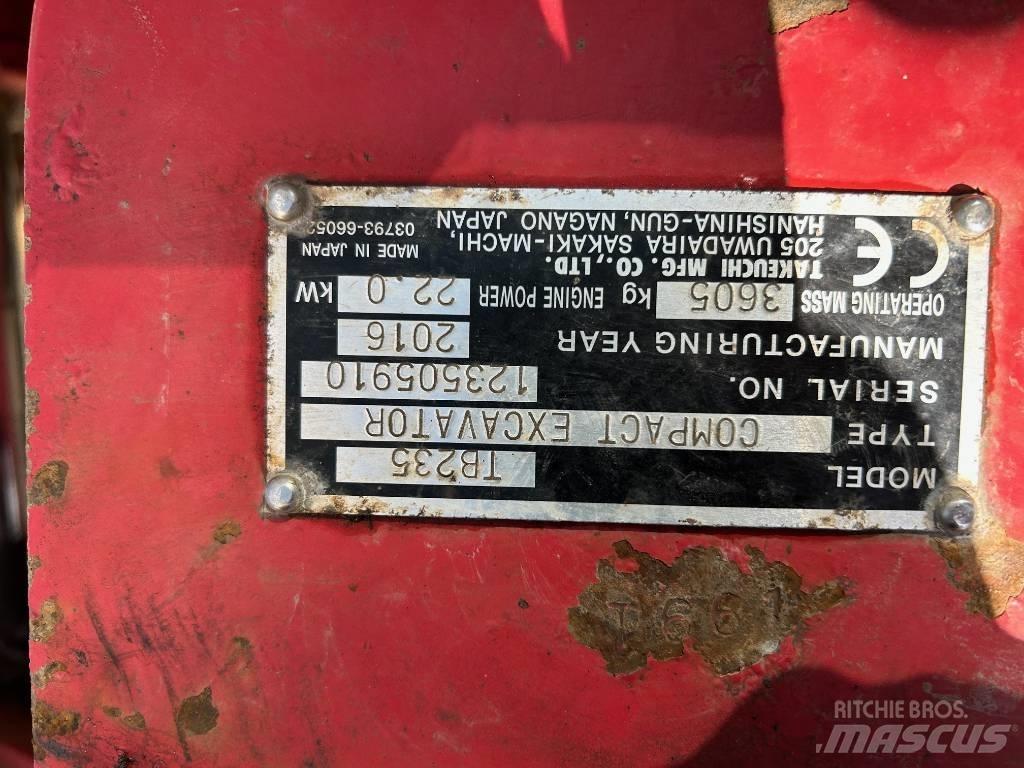 Takeuchi TB 235 Mini kotrók < 7t