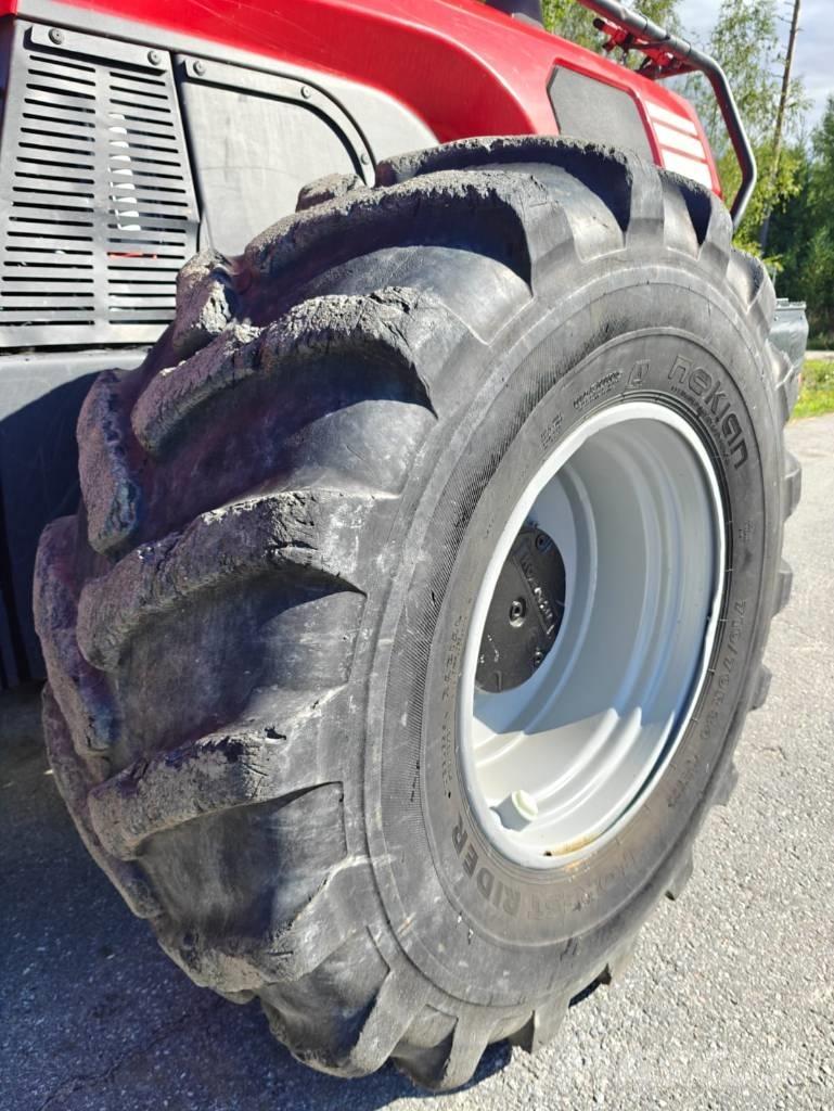 Komatsu 951 Betakarítók