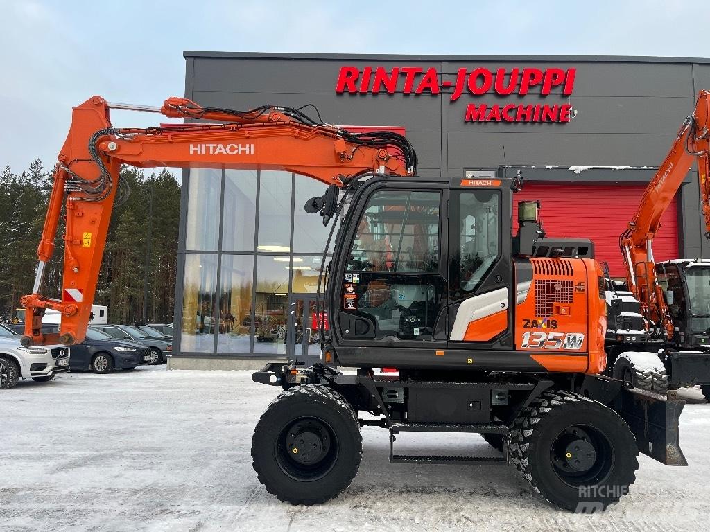 Hitachi ZX 135 W-7 Gumikerekes kotrók