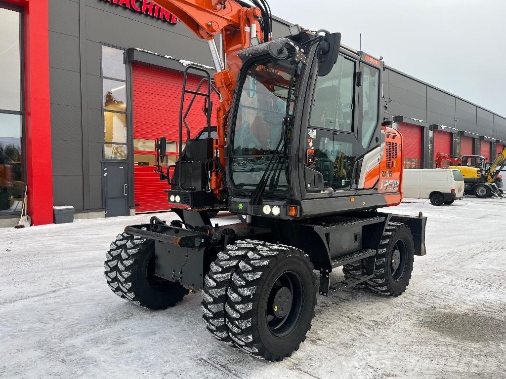 Hitachi ZX 135 W-7 Gumikerekes kotrók