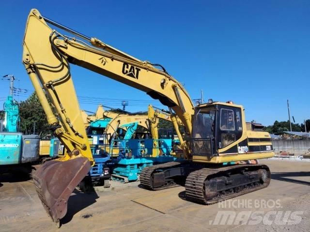 CAT 320 Lánctalpas kotrók