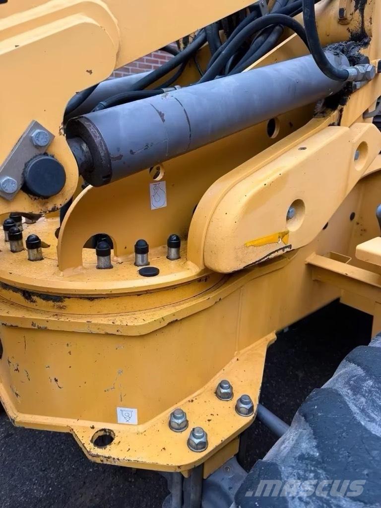 Ahlmann AS 90 Gumikerekes homlokrakodók