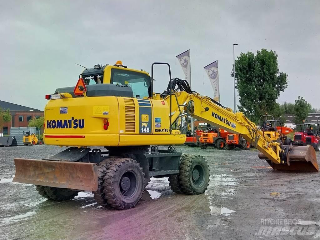 Komatsu PW148-8 Gumikerekes kotrók