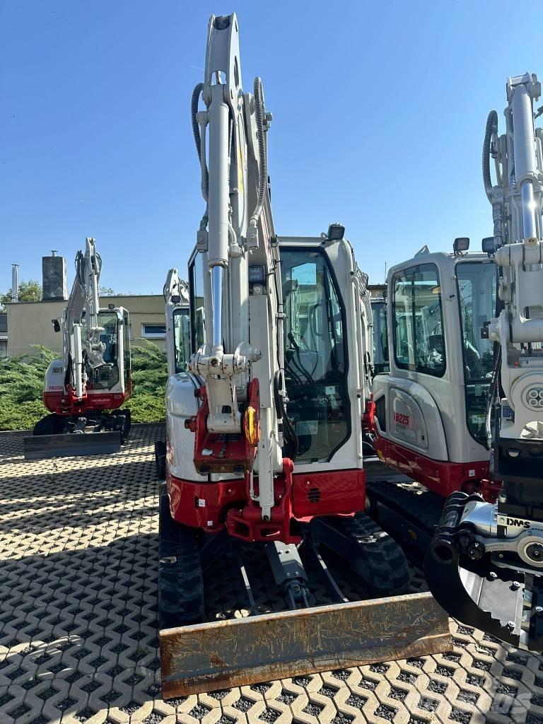 Takeuchi TB325R V1 Mini kotrók < 7t