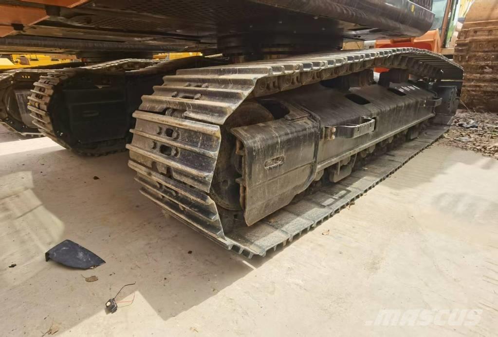 Hitachi ZX 210 Lánctalpas kotrók