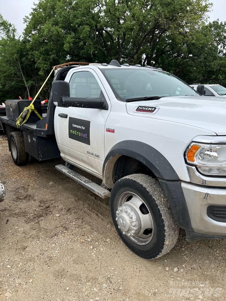 RAM 5500 Platós / Ponyvás teherautók