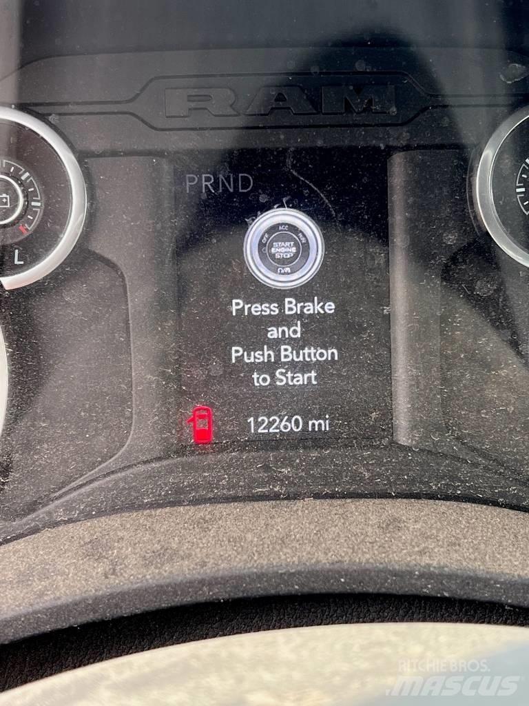 RAM 5500 Platós / Ponyvás teherautók