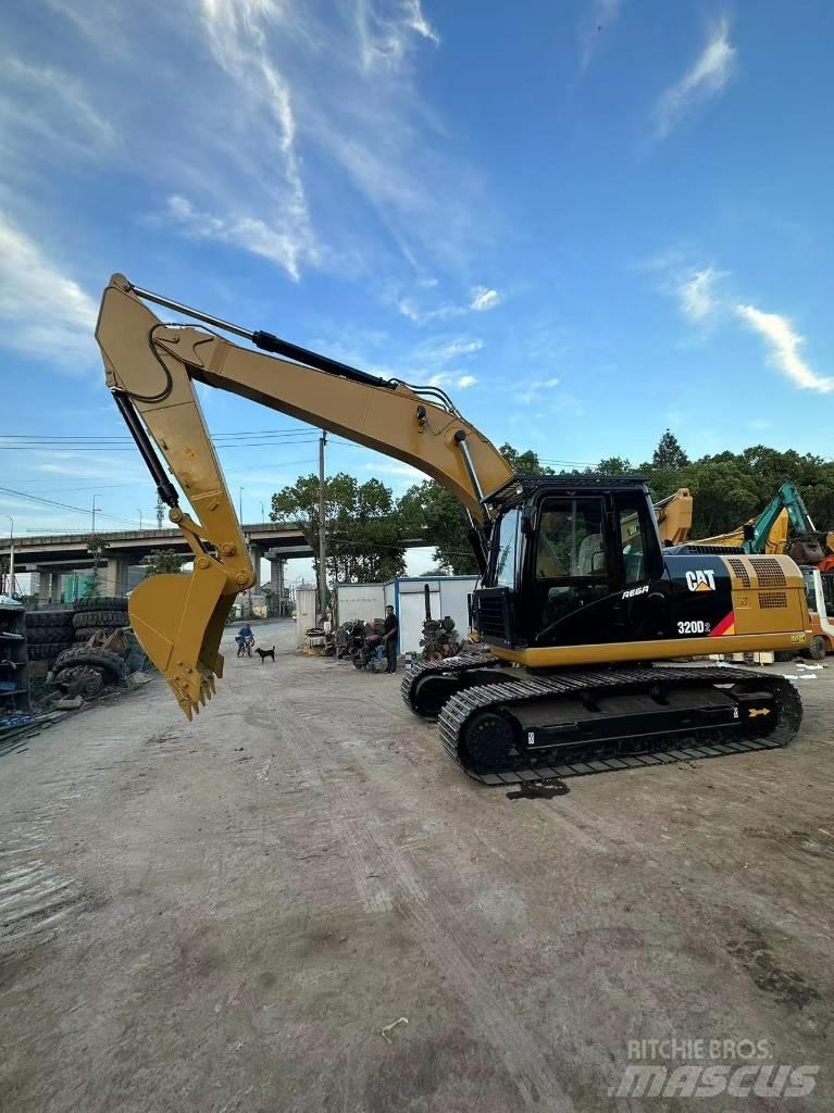 CAT 320D2 Lánctalpas kotrók