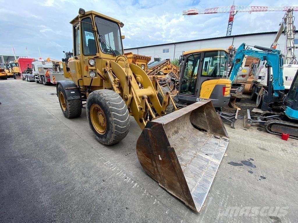 CAT 920 Gumikerekes homlokrakodók