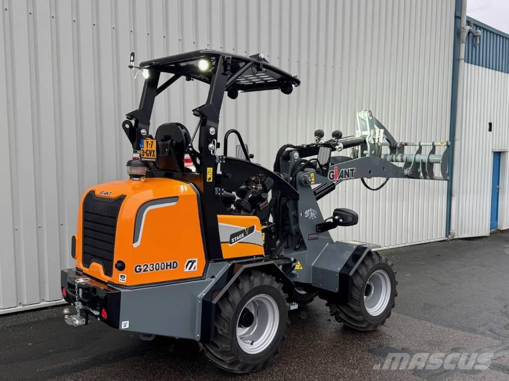 GiANT G 2300 HD Gumikerekes homlokrakodók