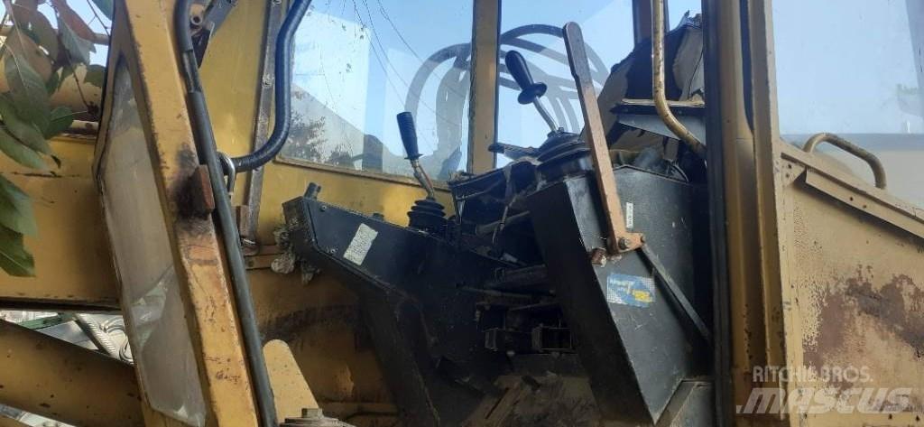 CAT 955 K Lánctalpas homlokrakodók