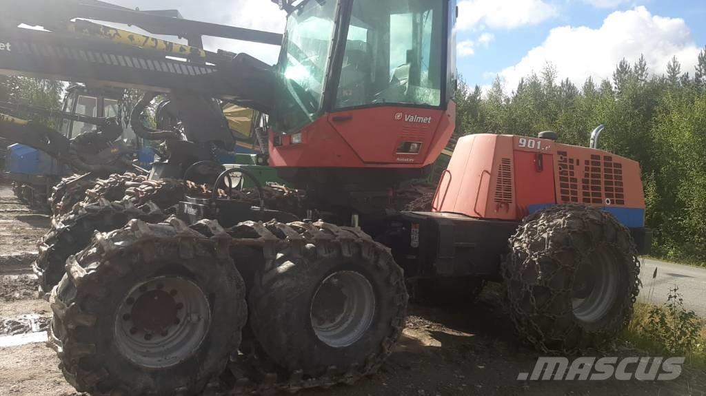 Valmet 901.2 Betakarítók