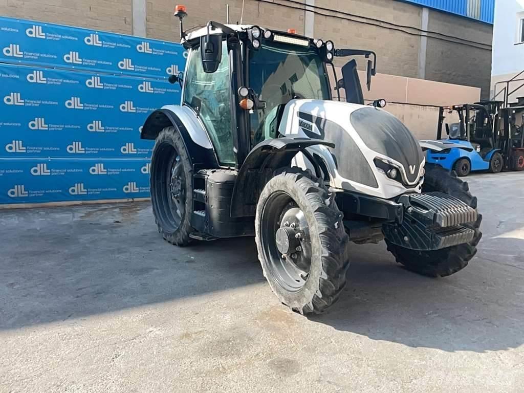 Valtra G135 Traktorok