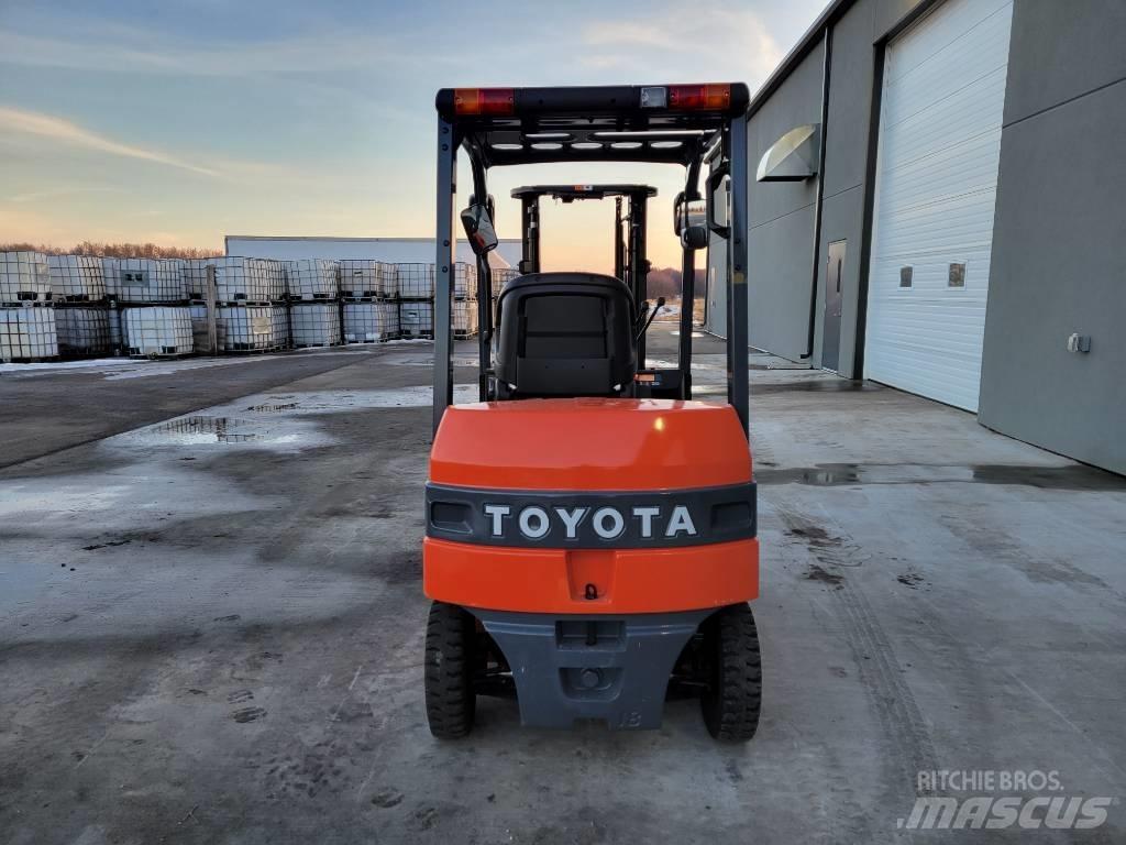 Toyota 8FB25 Elektromos targoncák