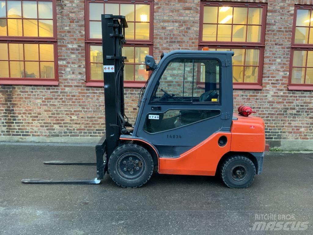 Toyota 02-8 FD F 30 Dízel targoncák