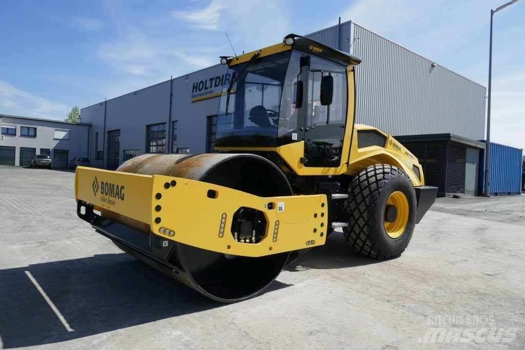 Bomag BW 213 D-5 Talajtömörítő gépek