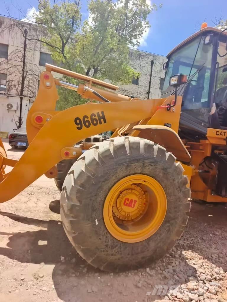 CAT 966 H Gumikerekes homlokrakodók