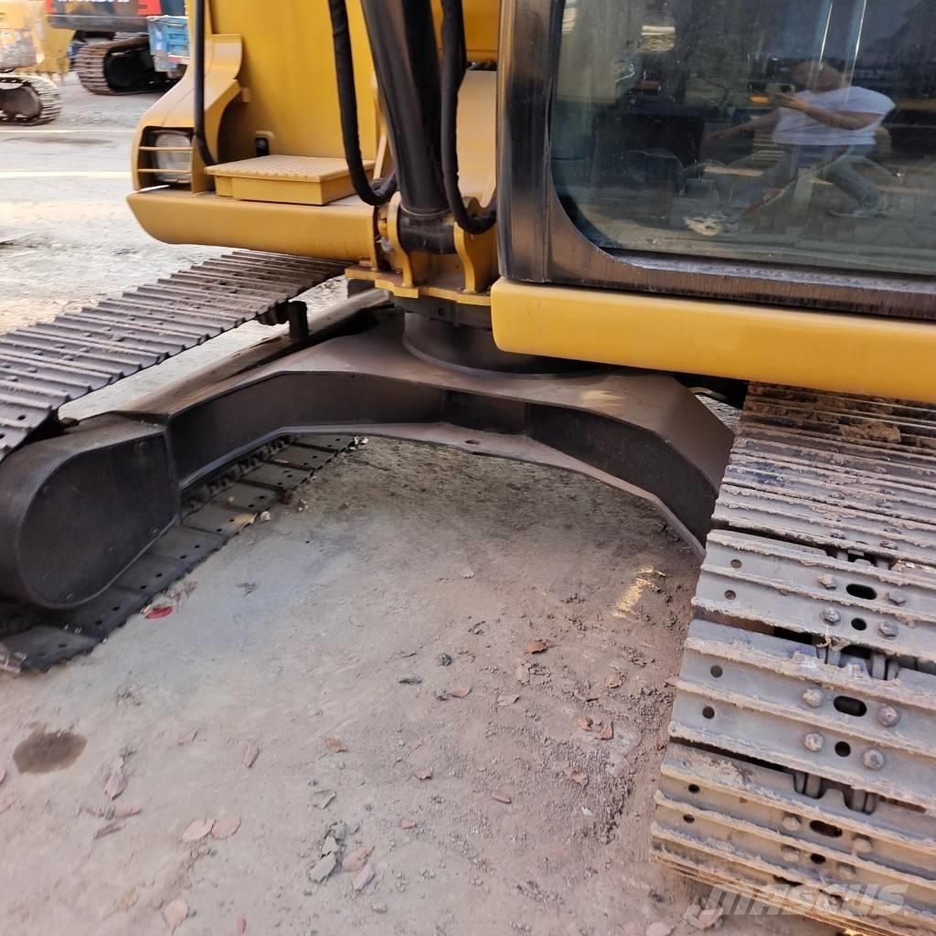 CAT 307 D Közepes (midi) kotrók 7 t - 12 t
