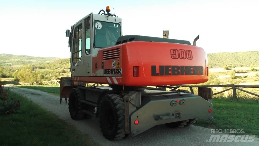 Liebherr A 900 C Gumikerekes kotrók