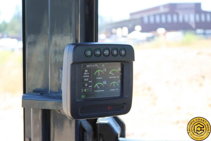 DEERE 524K Gumikerekes homlokrakodók