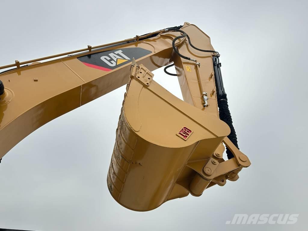 CAT 325D2L Lánctalpas kotrók