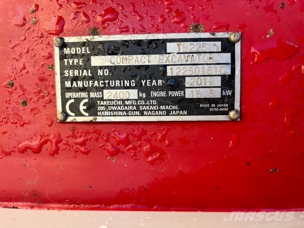 Takeuchi TB 225 Mini kotrók < 7t