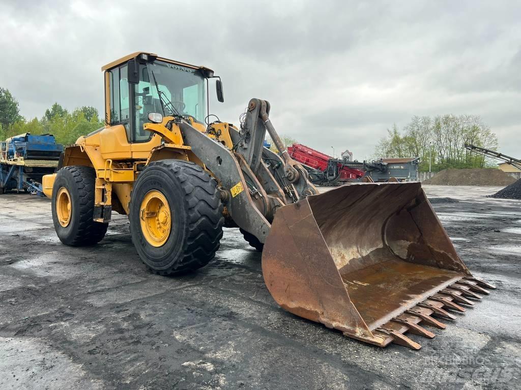 Volvo L 120 F Gumikerekes homlokrakodók