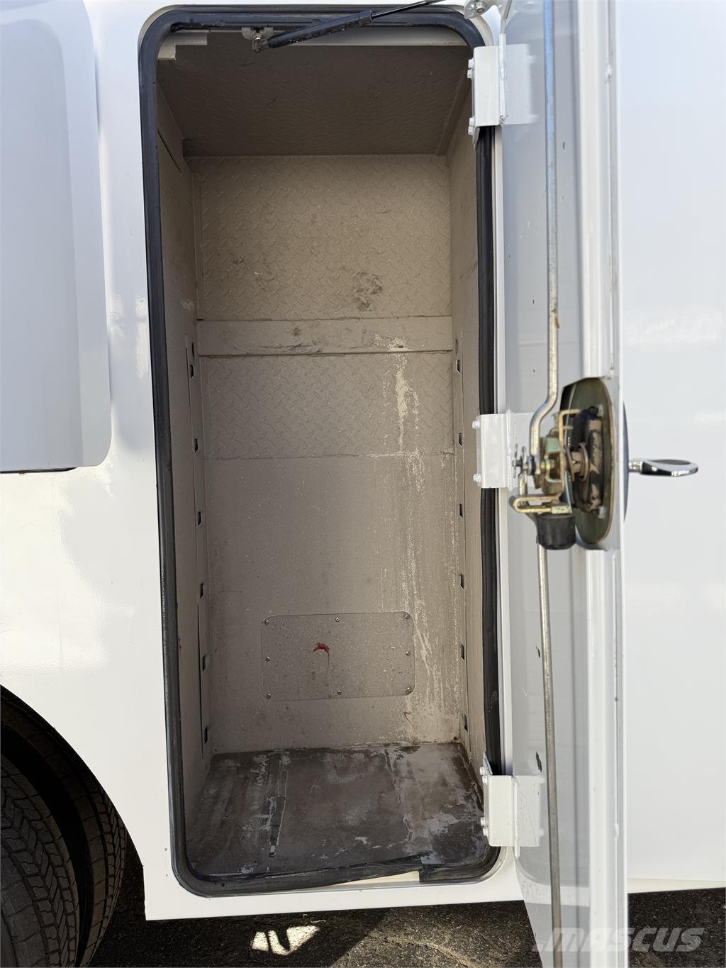 Ford F550 Közúti karbantartó haszongépek