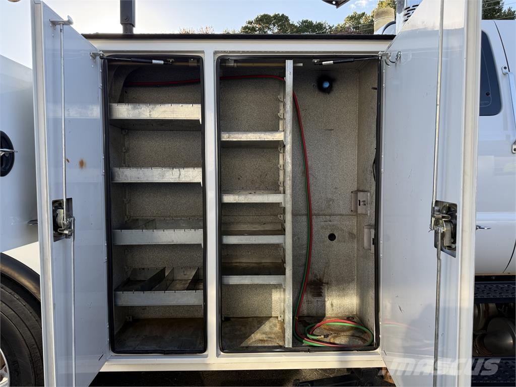 Ford F750 Közúti karbantartó haszongépek