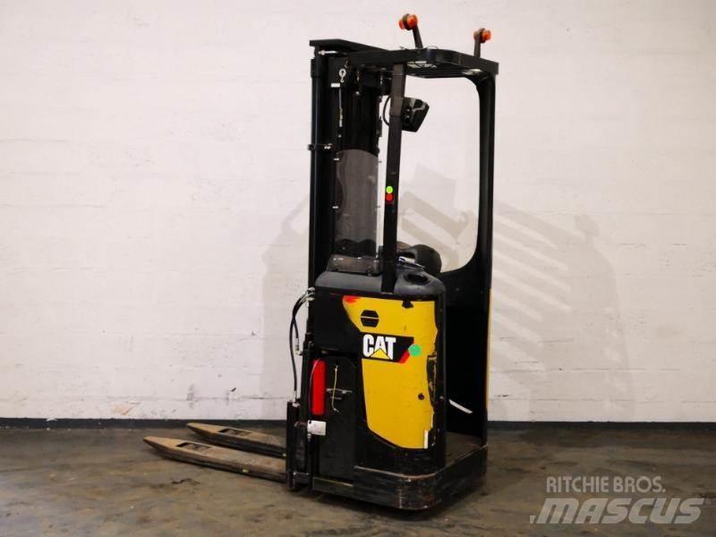 CAT NSR16N Elektromos gyalogkíséretű targoncák