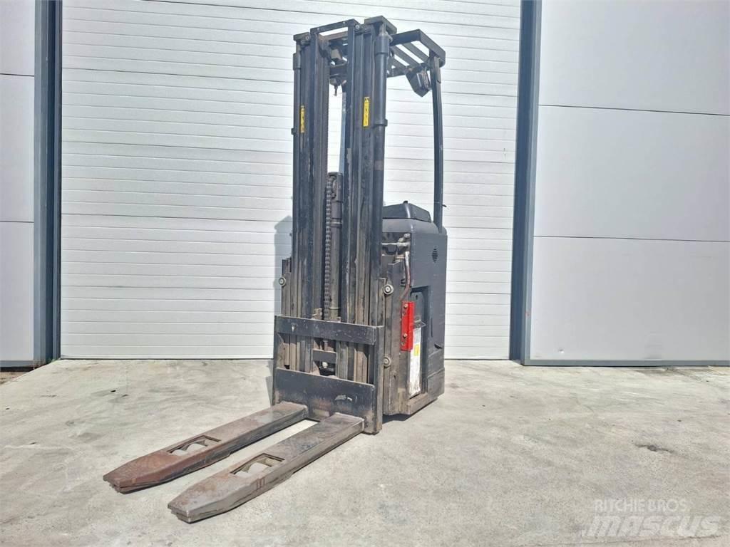 CAT NSR16NI Elektromos gyalogkíséretű targoncák