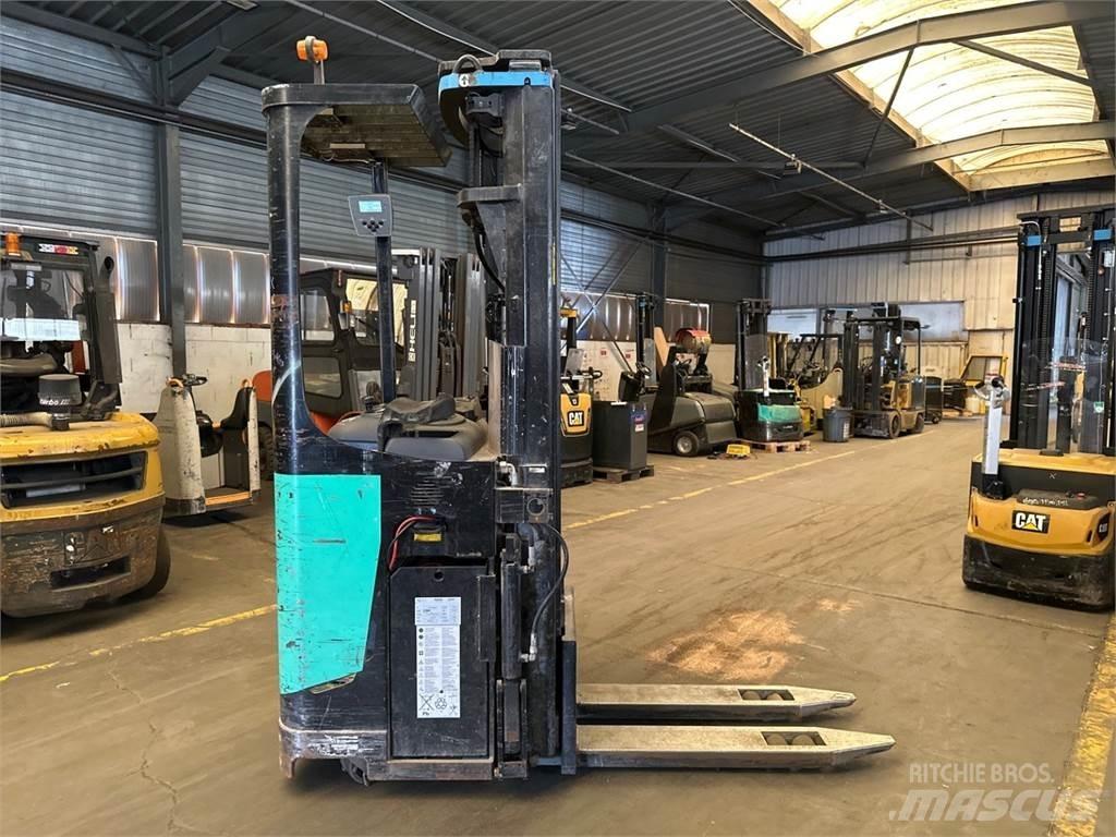 CAT NSR20N Elektromos gyalogkíséretű targoncák
