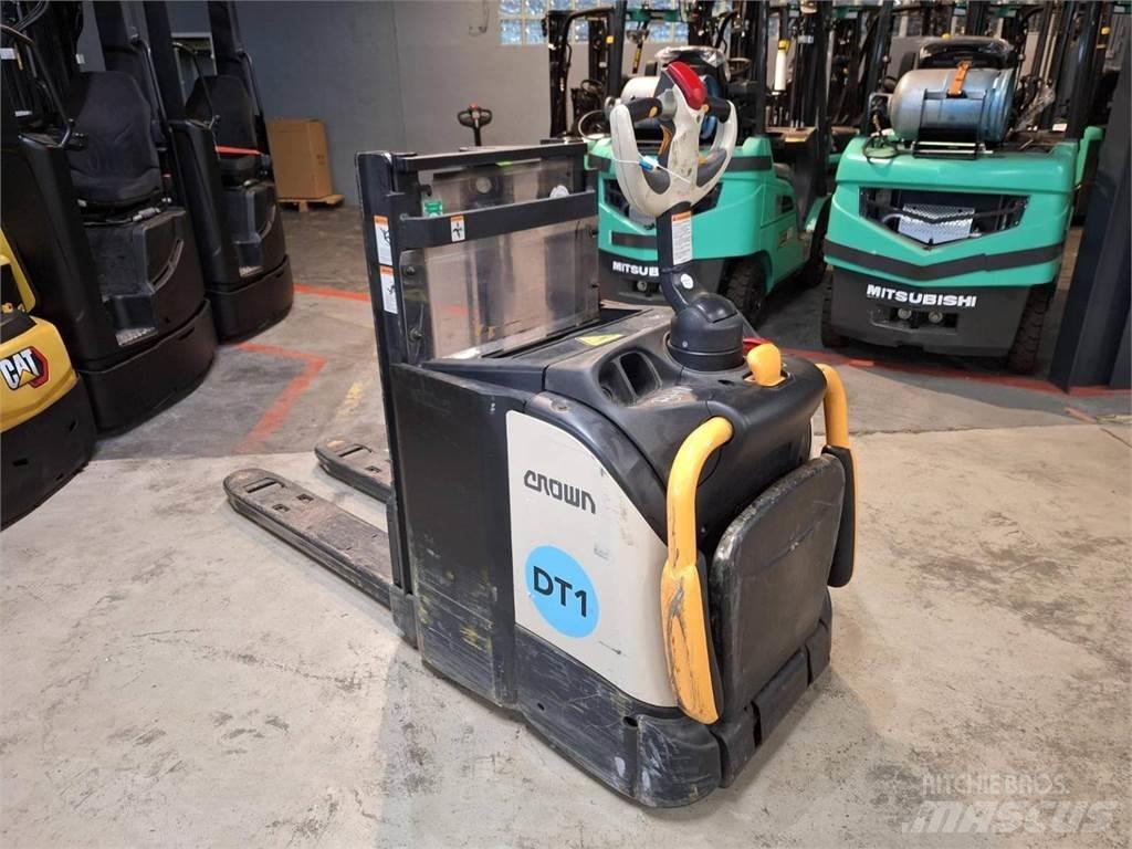 Crown DT3040 Elektromos gyalogkíséretű targoncák