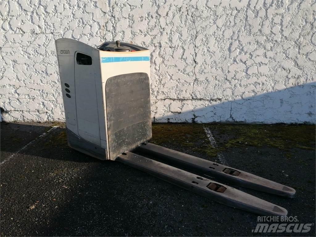Crown RT4000 Elektromos gyalogkíséretű targoncák