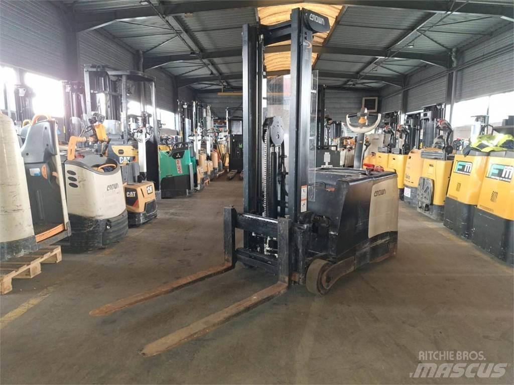 Crown SHC5540 Gyalogkíséretű targonca