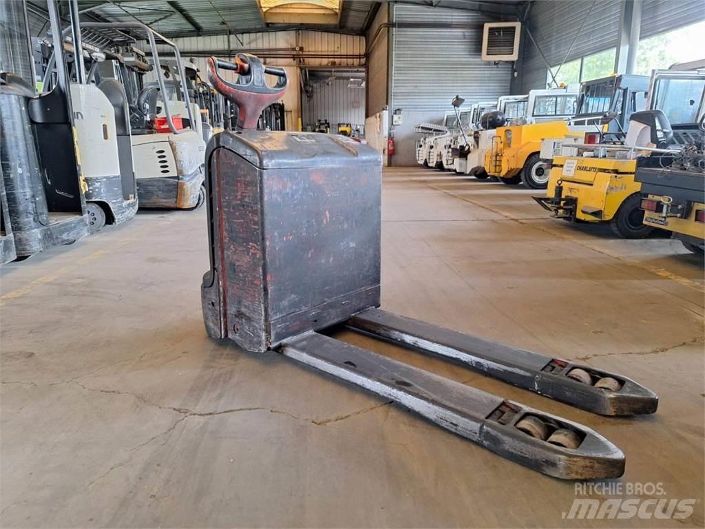 Fenwick T18 Gyalogkíséretű targonca